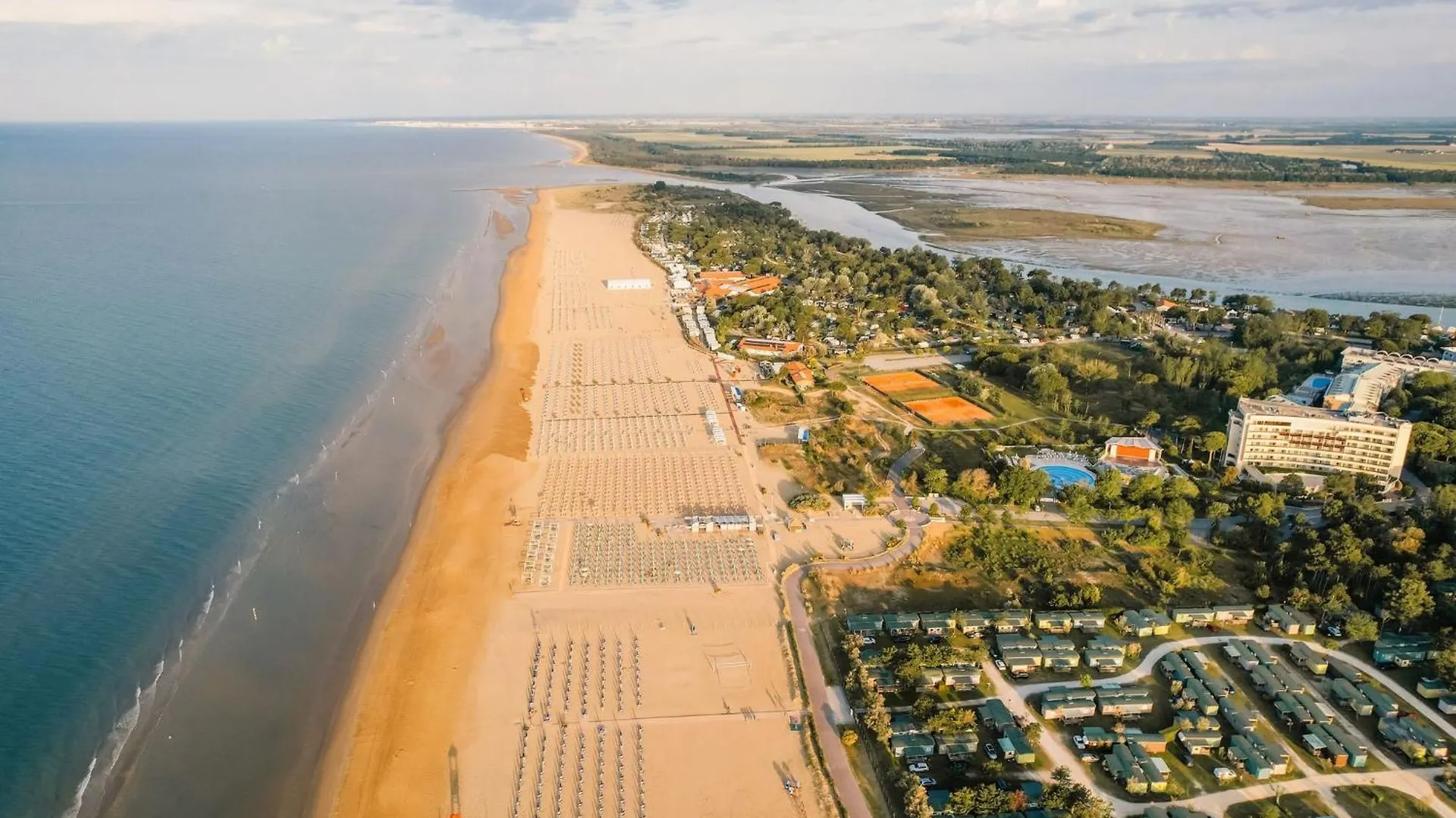 Renewed Two-Bedroom Apartment In Bibione - Beahost Italy